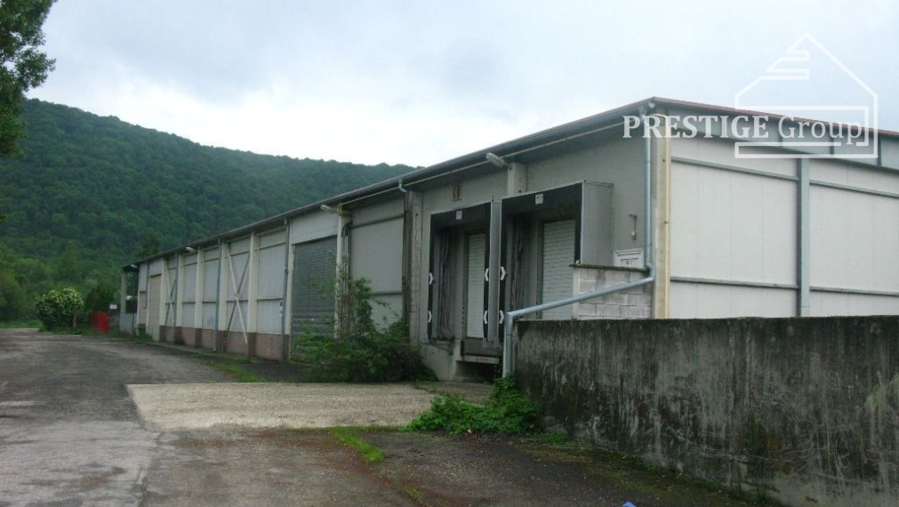 NA PRENÁJOM, areál - prevádzkový objekt s vlastným dvorom a parkoviskom,  Dolné Vestenice.