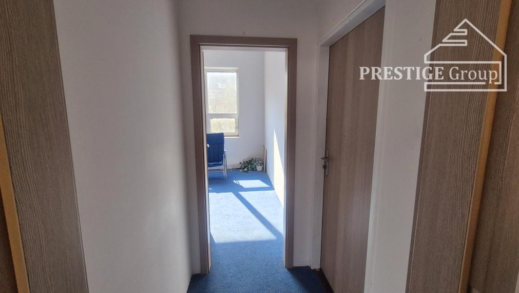 Kancelária 40 m² s klimatizáciou pri OC MAX