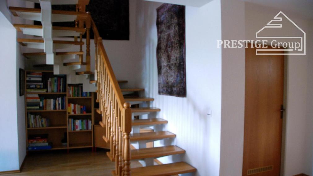 Rodinný dom so záhradou, bazénom, garážou, Pod Brezinou