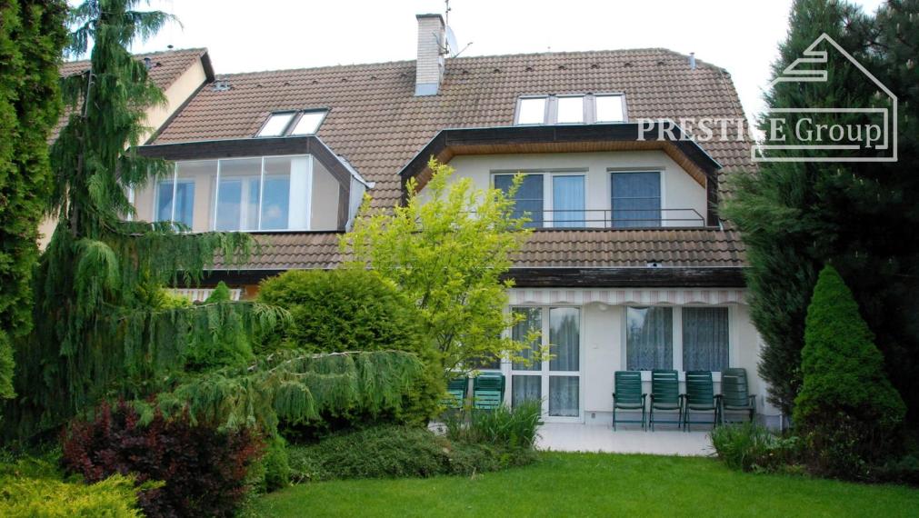 Rodinný dom so záhradou, bazénom, garážou, Pod Brezinou