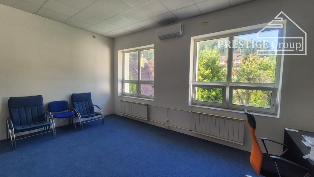 Kancelária 40 m² s klimatizáciou pri OC MAX