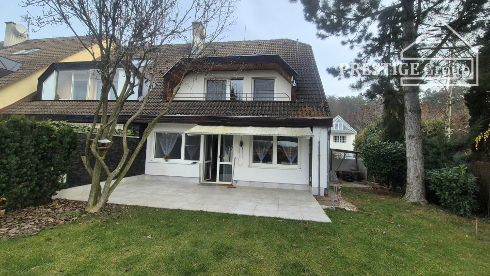 Rodinný dom so záhradou, bazénom, garážou, Pod Brezinou