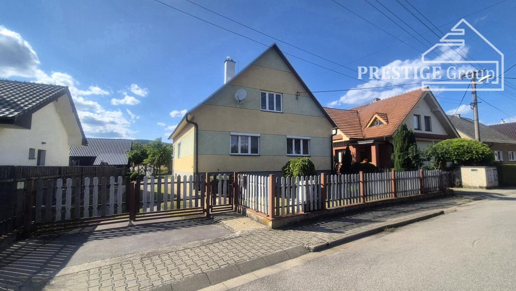 Rodinný dom s veľkým pozemkom v obci Dulov, okres Ilava