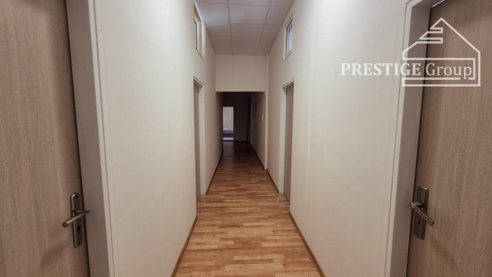 Kancelária 40 m² s klimatizáciou pri OC MAX