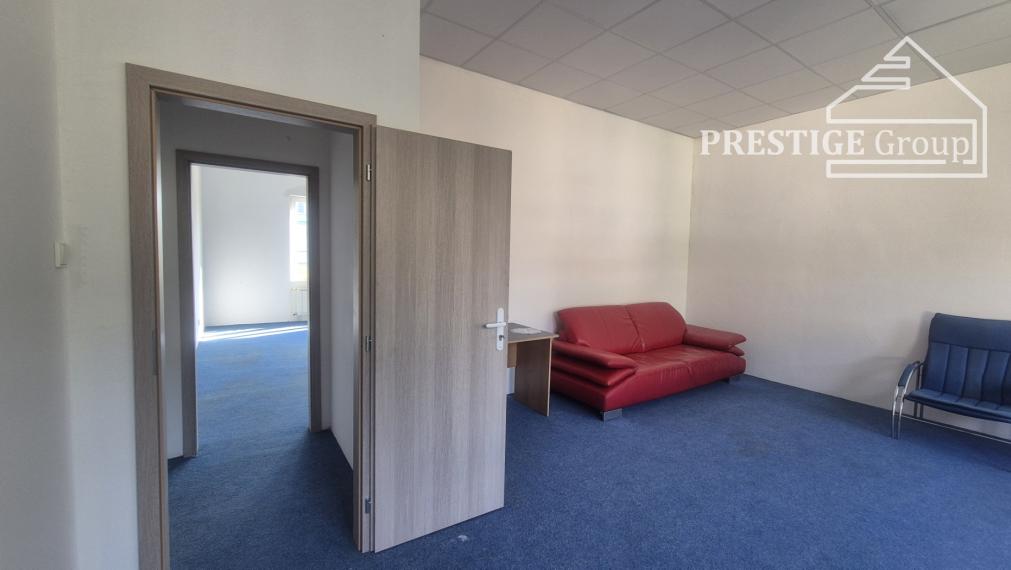 Kancelária 40 m² s klimatizáciou pri OC MAX