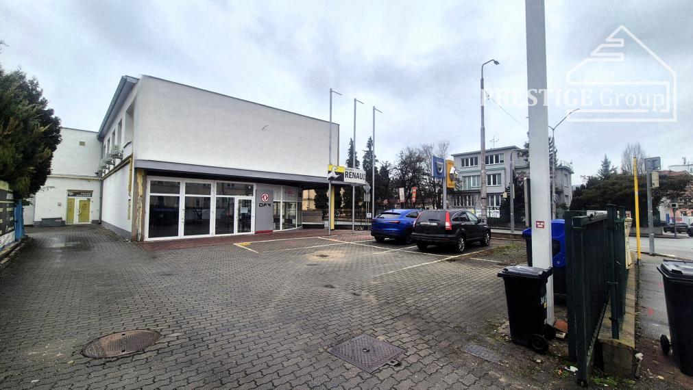 Showroom - pre autá, motorky, moderný retail, Trenčín