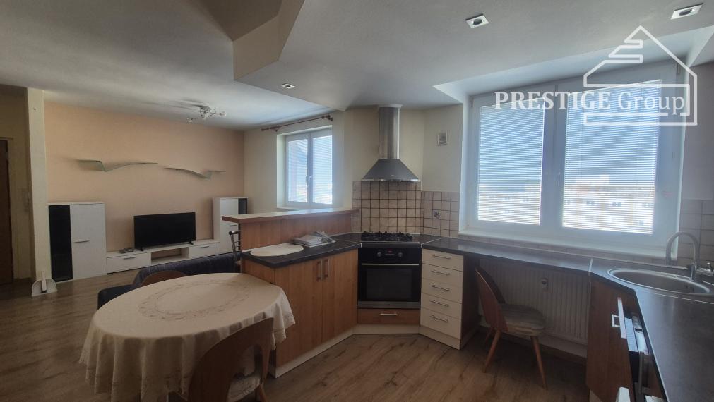 Zariadený 3‑izbový byt s klimatizáciou a garážou – Trenčín