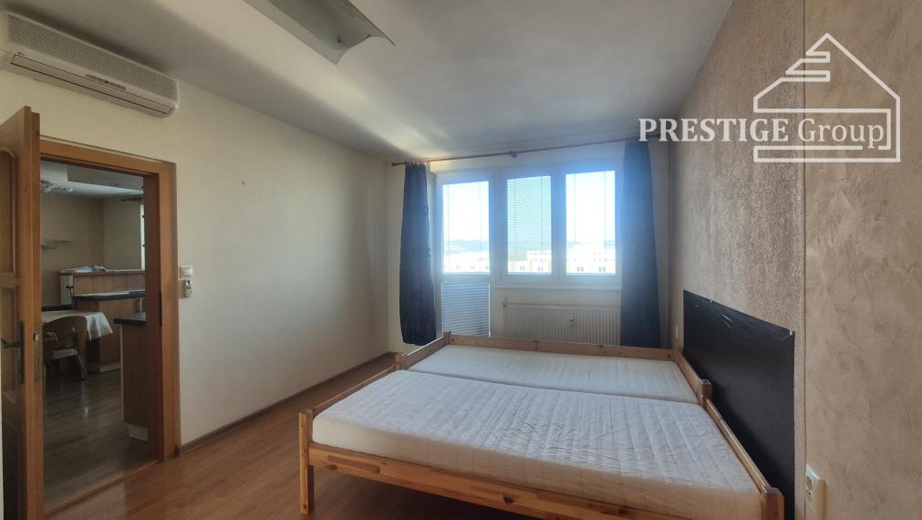 Zariadený 3‑izbový byt s klimatizáciou a garážou – Trenčín