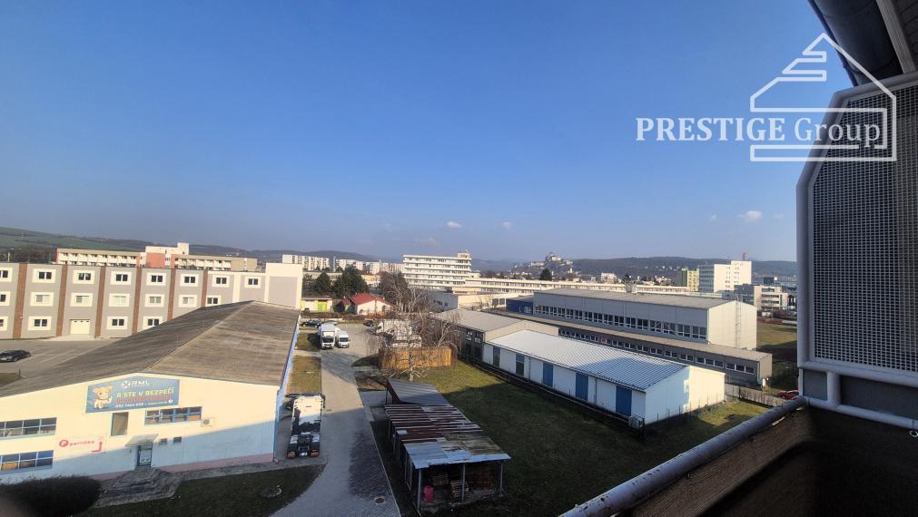 Zariadený 3‑izbový byt s klimatizáciou a garážou – Trenčín