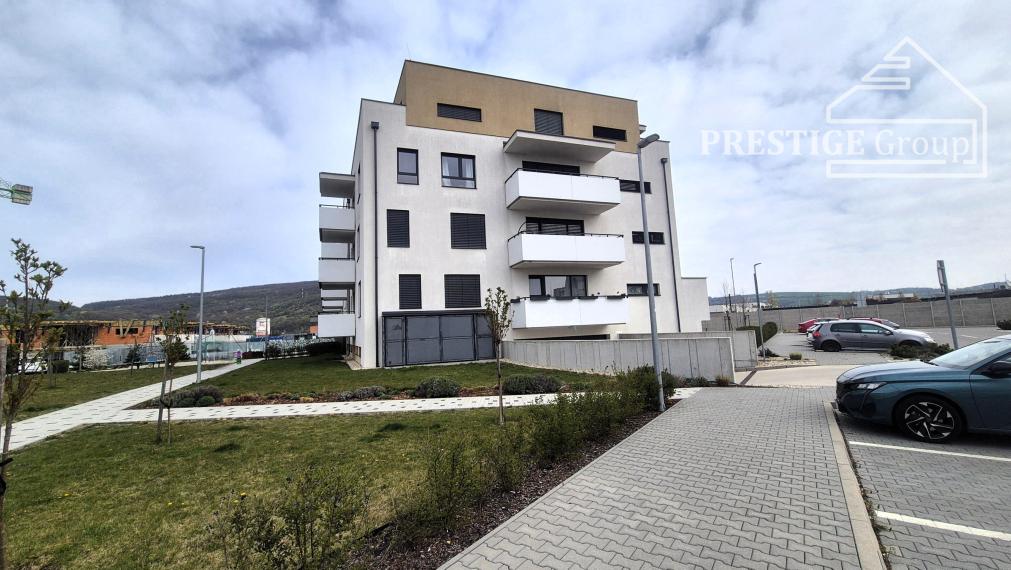 3‑izbový byt v novostavbe – zariadený, balkón, garáž