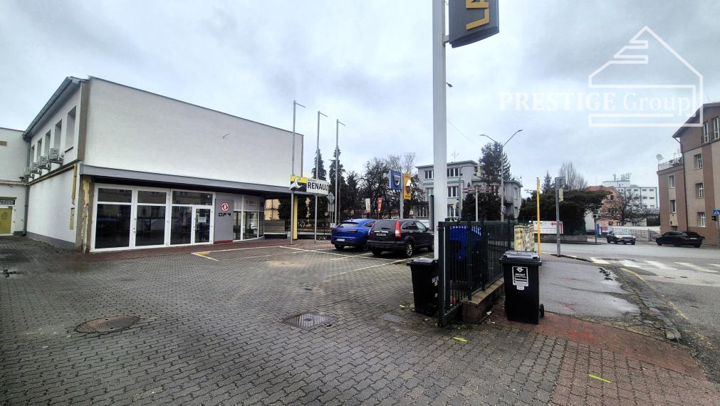 Showroom na prenájom – ideálne pre autá, motorky, Trenčín