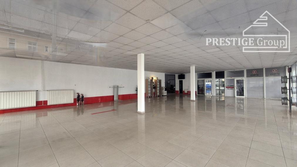 Showroom na prenájom – ideálne pre autá, motorky, Trenčín