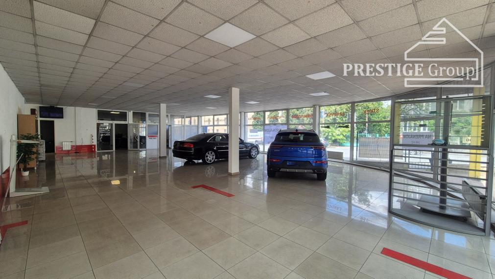 Showroom na prenájom – ideálne pre autá, motorky, Trenčín