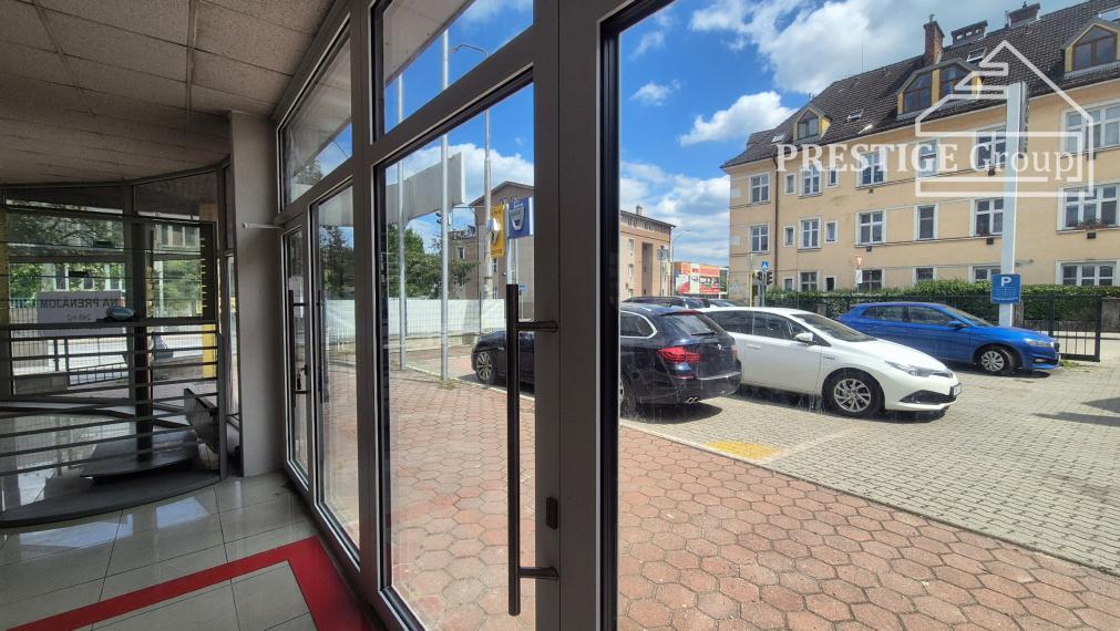 Showroom na prenájom – ideálne pre autá, motorky, Trenčín