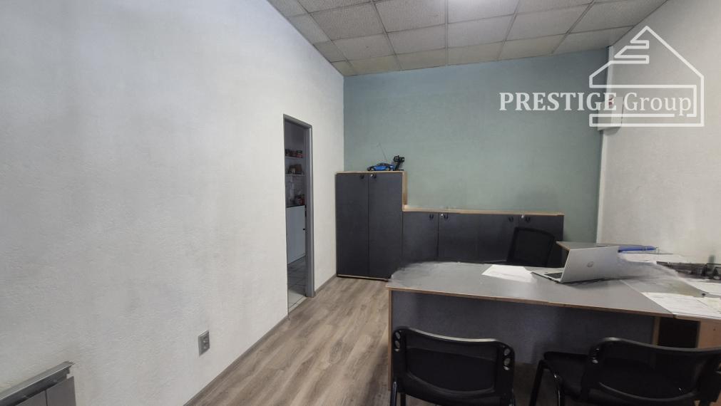 Showroom na prenájom – ideálne pre autá, motorky, Trenčín