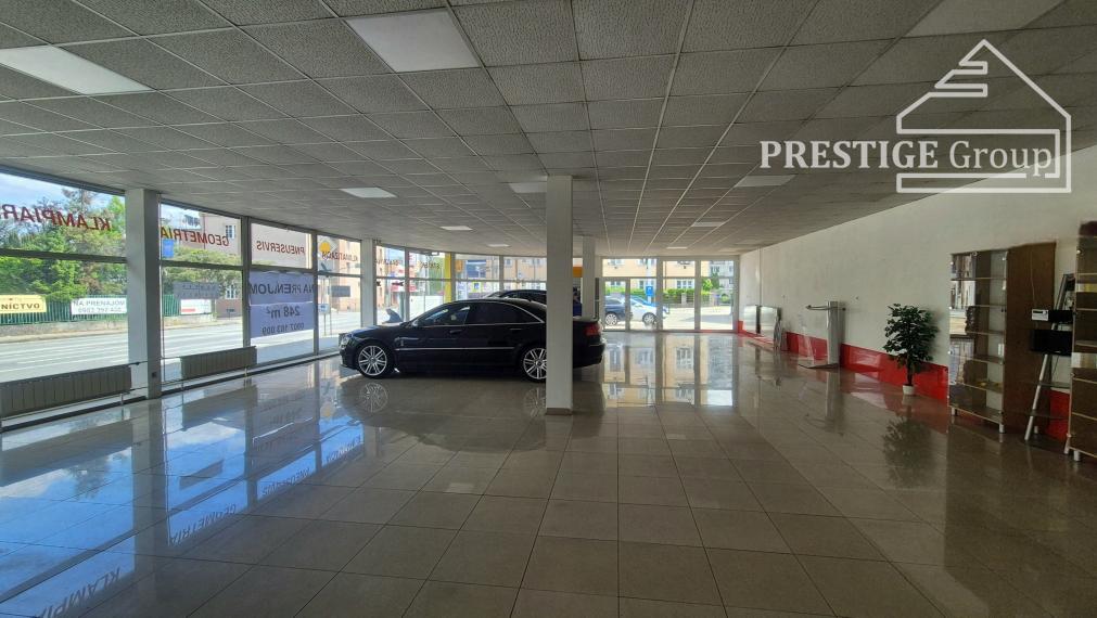 Showroom na prenájom – ideálne pre autá, motorky, Trenčín