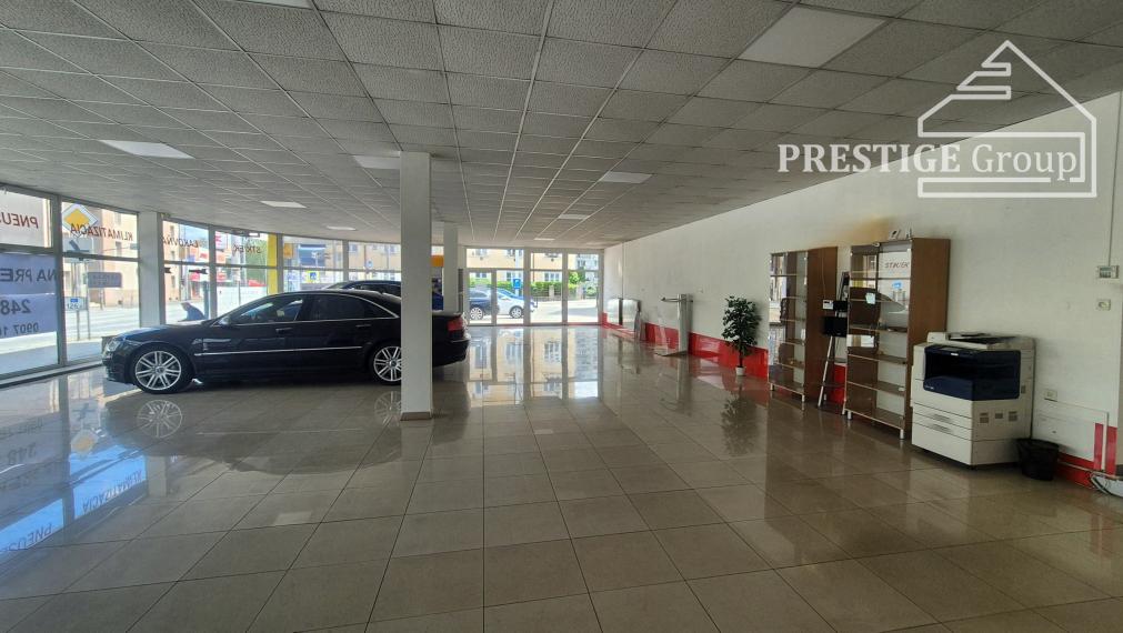 Showroom na prenájom – ideálne pre autá, motorky, Trenčín