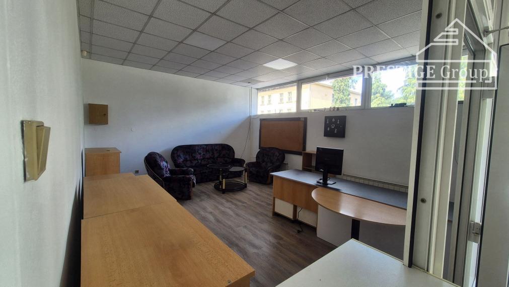 Showroom na prenájom – ideálne pre autá, motorky, Trenčín