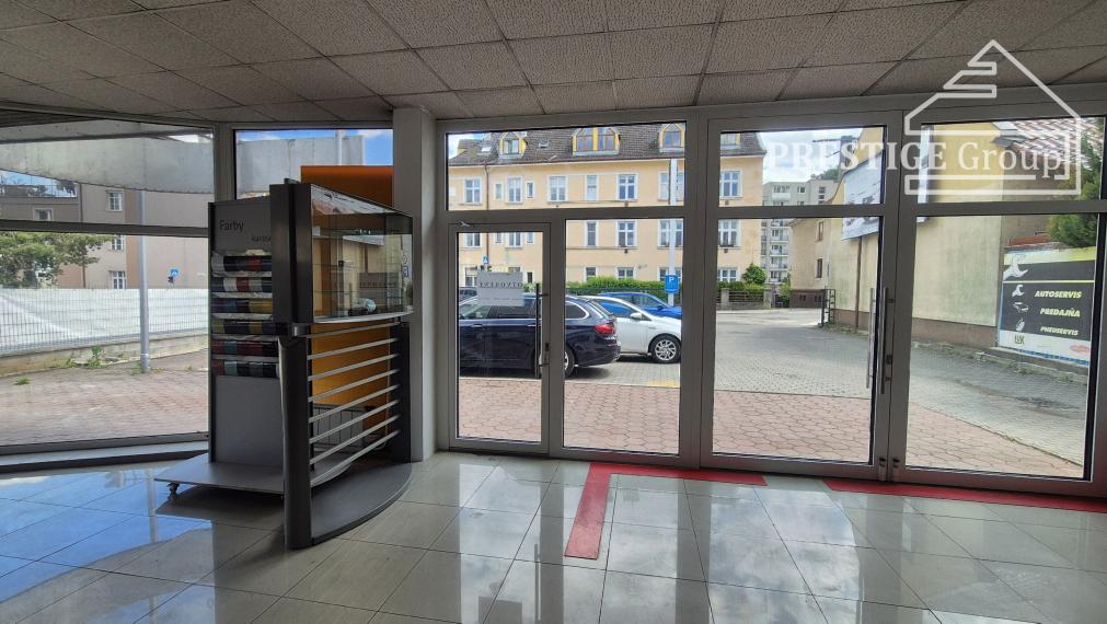 Showroom na prenájom – ideálne pre autá, motorky, Trenčín