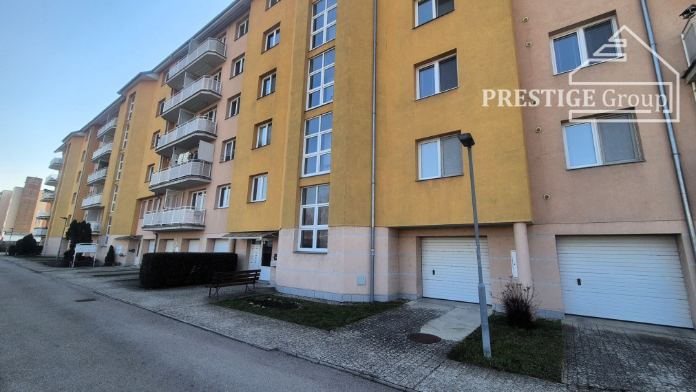 Zariadený 3‑izbový byt s klimatizáciou a garážou – Trenčín