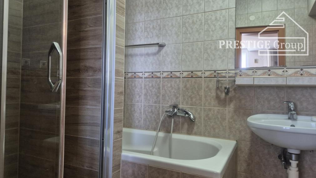 Zariadený 3‑izbový byt s klimatizáciou a garážou – Trenčín