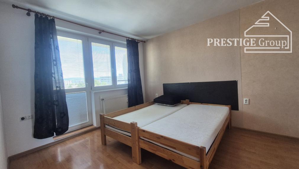 Zariadený 3‑izbový byt s klimatizáciou a garážou – Trenčín