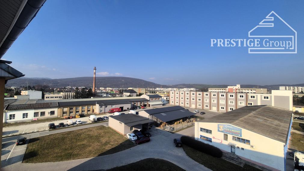 Zariadený 3‑izbový byt s klimatizáciou a garážou – Trenčín