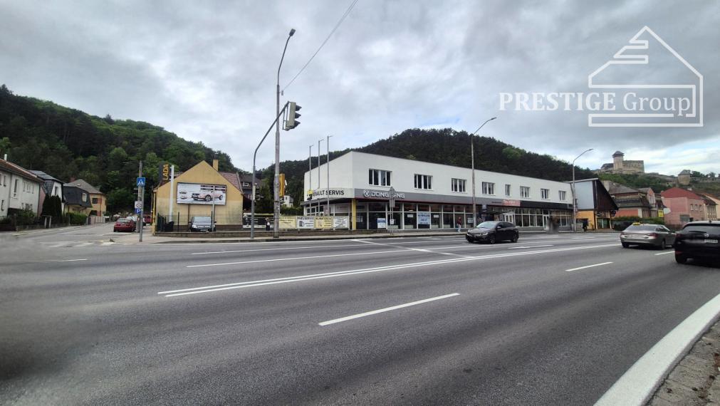 Kancelária 40 m² pri OC MAX
