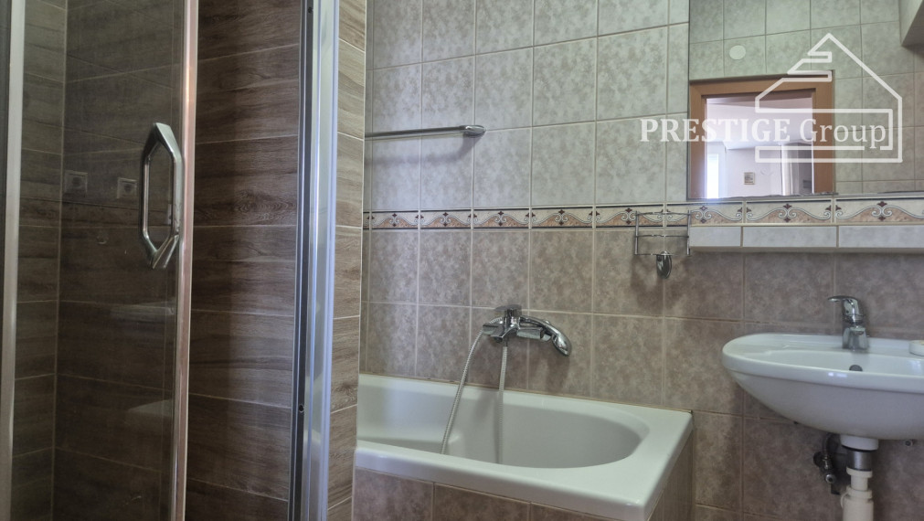 Zariadený 3‑izbový byt s klimatizáciou a garážou – Trenčín