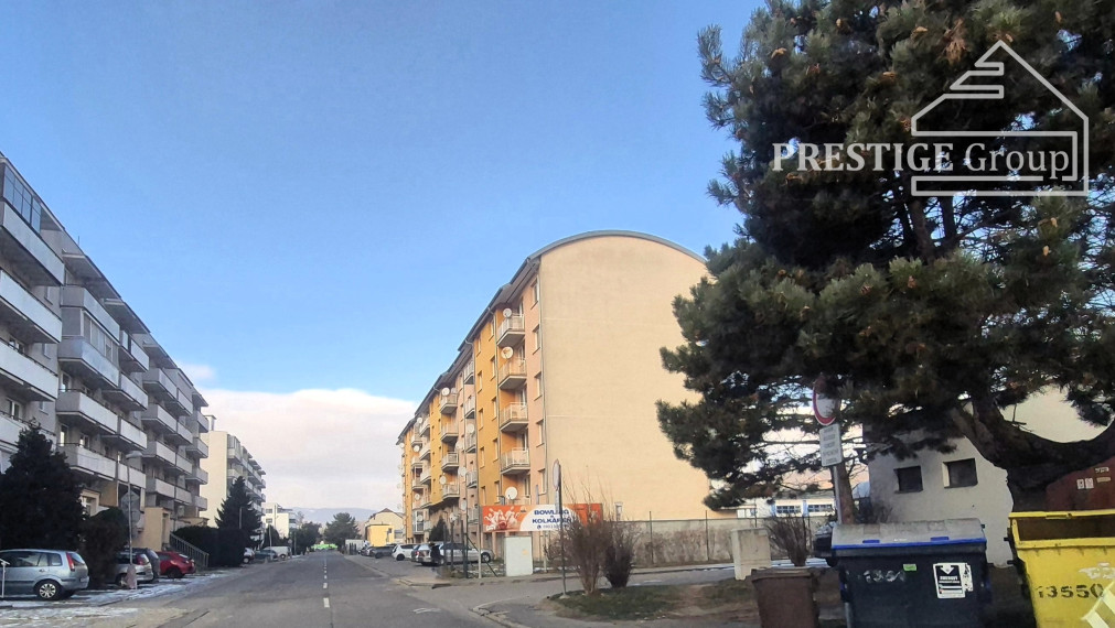 Zariadený 3‑izbový byt s klimatizáciou a garážou – Trenčín
