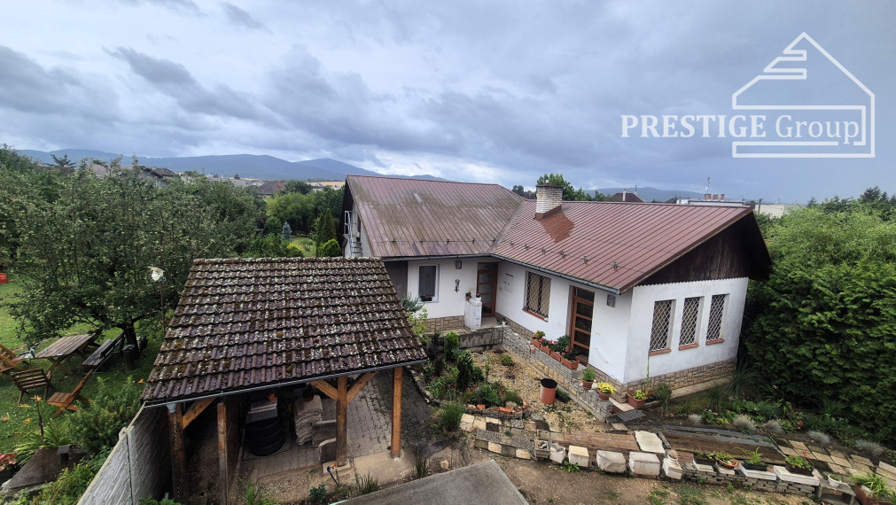 Moderný dom v prestavbe + vedľajší dom, Trenčianska Turná