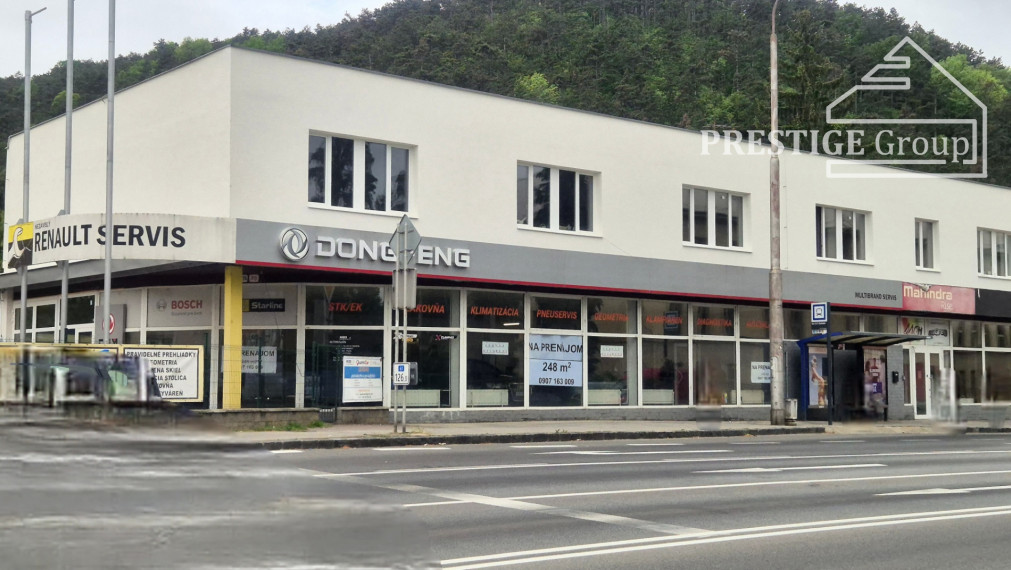Kancelária 40 m² pri OC MAX