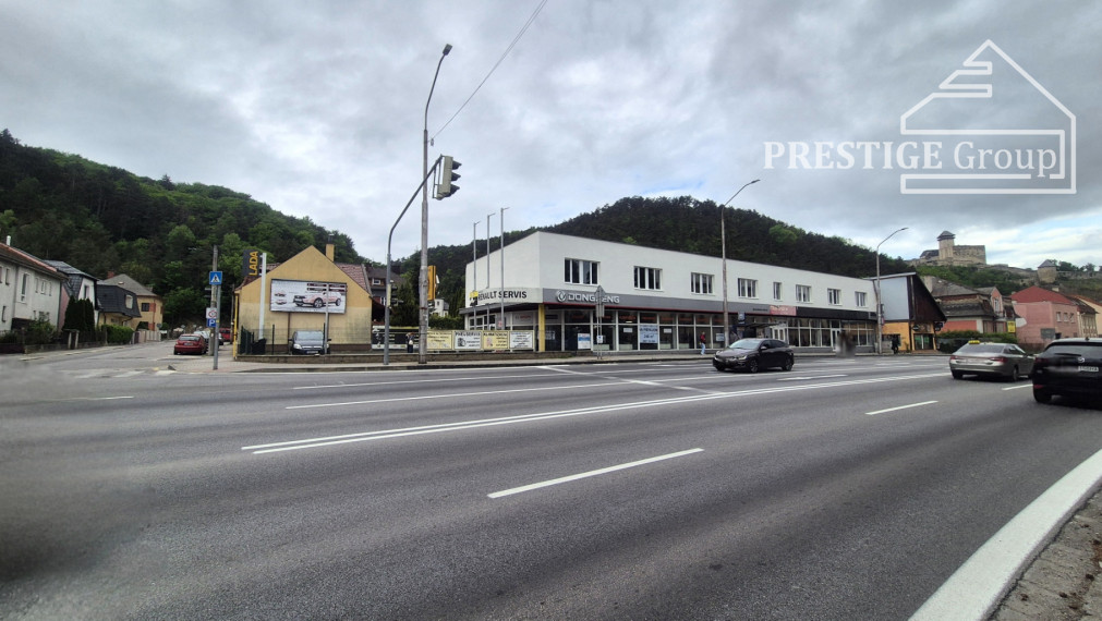 Kancelária 40 m² pri OC MAX