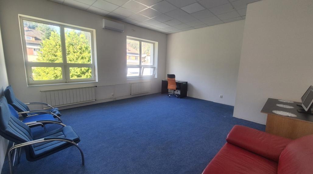 Kancelária 40 m² s klimatizáciou pri OC MAX