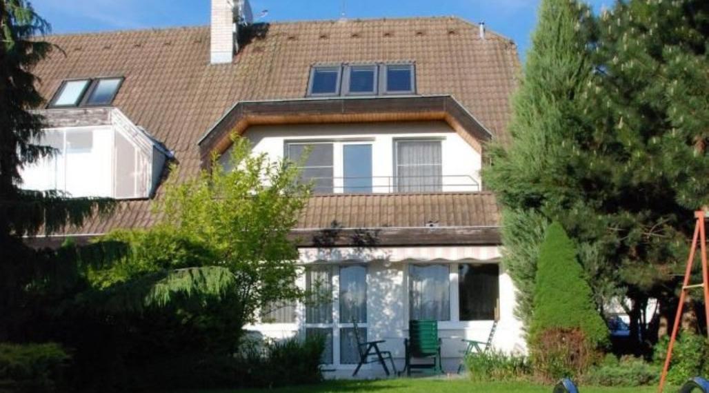 Rodinný dom so záhradou, bazénom, garážou, Pod Brezinou