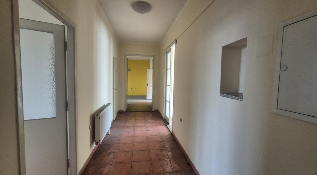 PREDAJ PRIESTRANNÉHO 4-IZBOVÉHO BYTU 126 m² – centrum TRENČÍN