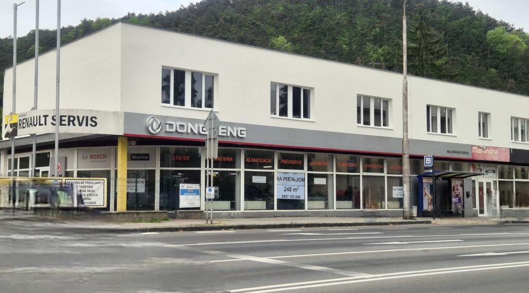Kancelária 40 m² pri OC MAX