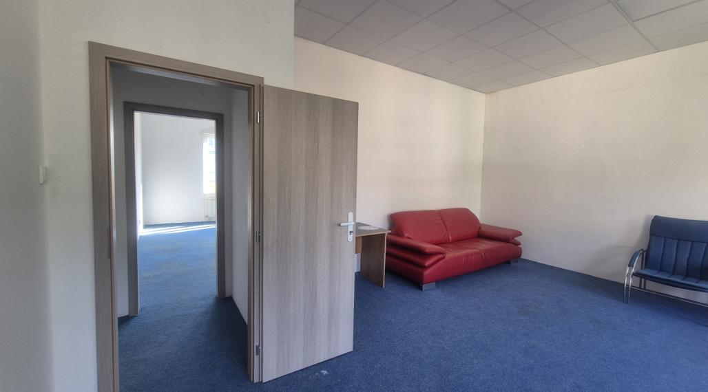 Kancelária 40 m² pri OC MAX