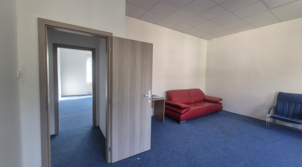 Kancelária 40 m² pri OC MAX