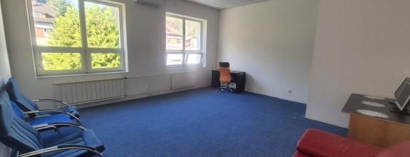 Kancelária 40 m² s klimatizáciou pri OC MAX