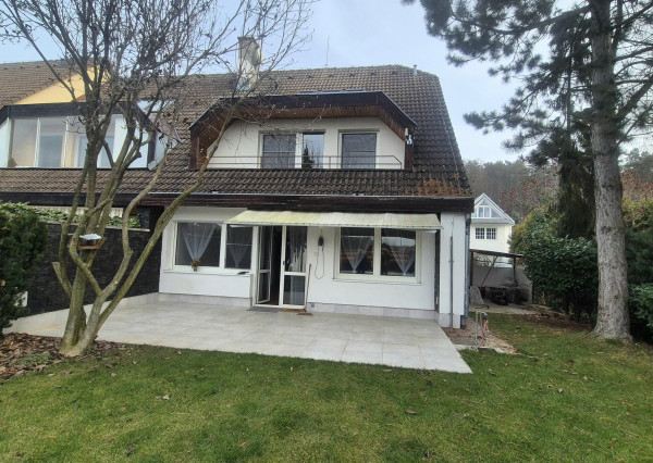 Rodinný dom so záhradou, bazénom, garážou, Pod Brezinou