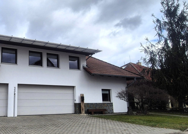 Reprezentatívne kancelárie 80 m² s parkovaním, Opatová