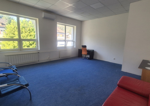 Kancelária 40 m² s klimatizáciou pri OC MAX