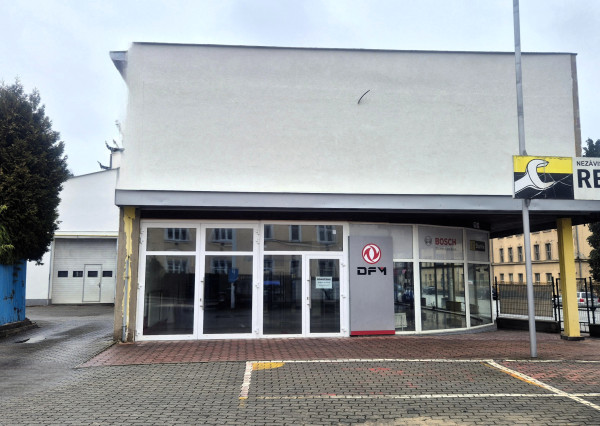 Showroom - pre autá, motorky, moderný retail, Trenčín