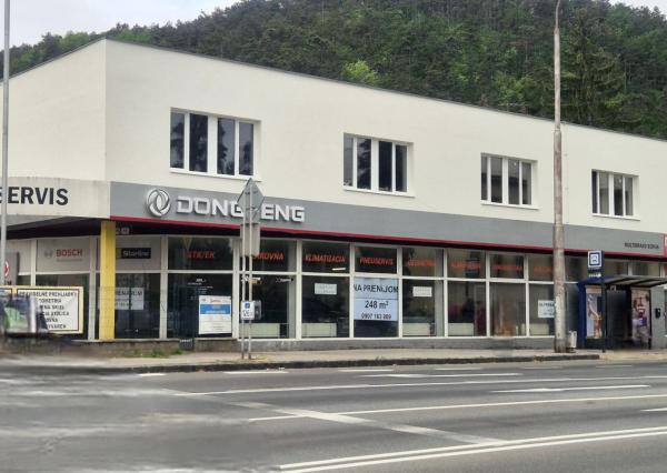 Kancelária 40 m² pri OC MAX