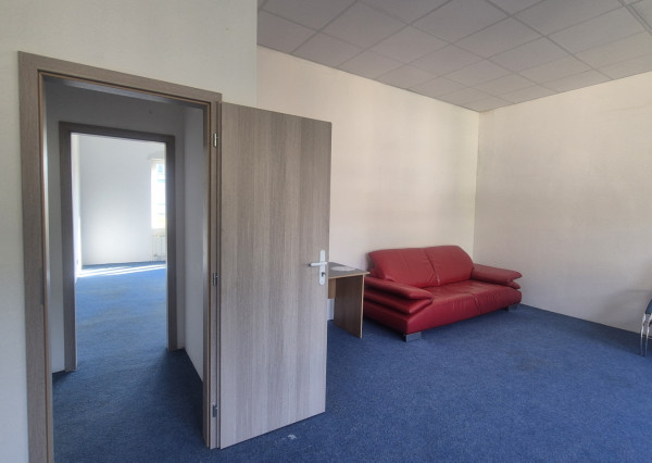 Kancelária 40 m² pri OC MAX
